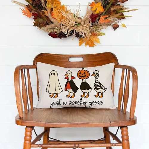 Vista 2 de Funda de almohada de Halloween de 12 x 20 pulgadas con temática otoñal de Just a Spooky Goose en disfraces de Halloween, lindas almohadas