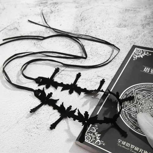 Vista 5 de ALoveSoul Gargantilla de terciopelo negro con alas de ángel de Halloween para mujer, Metal, No es una piedra preciosa