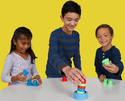 Vista 5 de Copa Slam, Speed and Color Matching Cups Kids and Family Game by blue orange Games para 2 a 4 jugadores. Recomendado para niños de 6 años en adelante