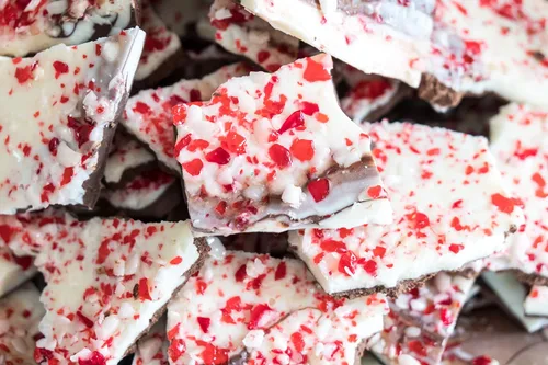 Vista 9 de Sarah's Candy Factory Piezas de caramelo de menta trituradas en bolsa resellable, 1 libra (1 paquete) Crushed Peppermint Candy Pieces Bits in
