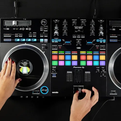 Vista 16 de Pioneer DJ DDJ-REV7 Controlador de DJ Serato de 2 decks