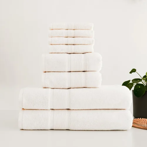 Vista 11 de Juego de toallas navideñas Luzia Color marfil Incluye 1 toalla de baño y 1 toalla de mano con diseños bordados y 2 toallas de baño lisas
