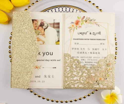Vista 4 de Juego de 25 tarjetas de invitaciones de boda de 5 x 7.28 pulgadas con purpurina dorada clara, tres pliegues, cortadas con láser, corte hueco