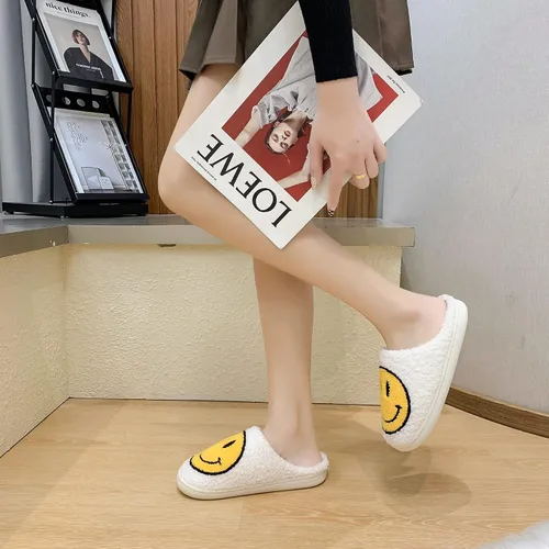 Vista 7 de PLMOKN Pantuflas para mujeres de interior y exterior, puntera abierta, mullidas, bonitas, con cara sonriente