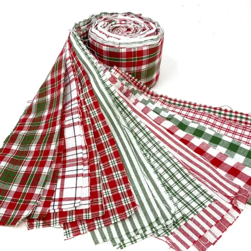 Vista 7 de Tela de Algodón Casera Roja y Verde de Feliz Navidad 22 piezas 2.5" X 44" Rollo Precortado (Jelly Roll) por JCS