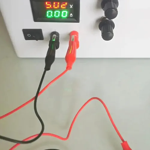 Vista 6 de 4 grupos de 1M de clips de cocodrilo eléctricos, cables de prueba aislados con clips de cocodrilo, cables de puente de doble extremo estampados