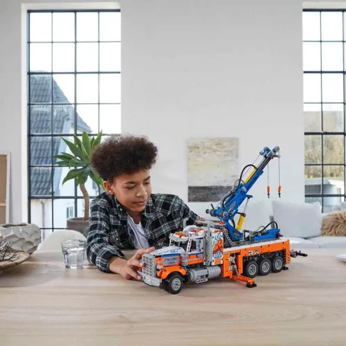 Vista 9 de Lego 42128 Technic - Camión de remolque resistente con grúa de juguete para niños y niñas con funciones mecánicas, juego de construcción de modelos