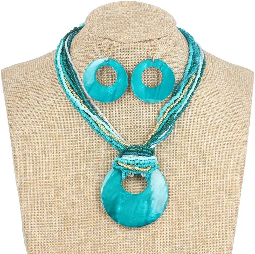 Vista 2 de Coiris Collar de cuentas coloridas de múltiples hebras con colgante de concha de círculo grande para mujer