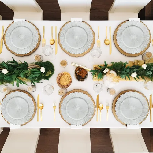 Vista 4 de Platos Base Blancos Antiguos, Platos Base Redondos de 13" para Platos de Cena, Juego de 6 Platos Base de Plástico para Bodas, Fiestas, Decoración