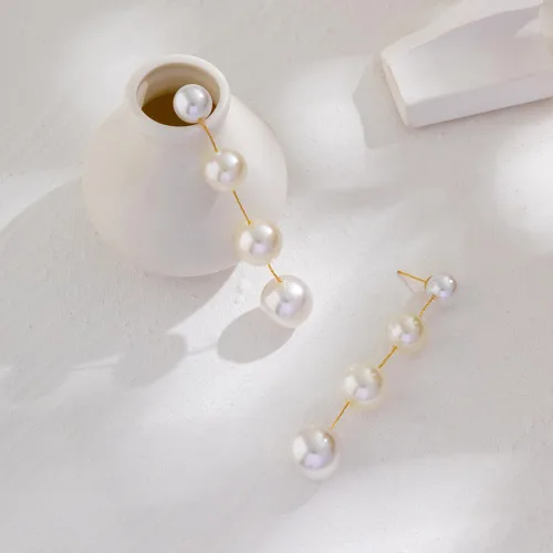 Vista 5 de Wiwpar Aretes largos de perlas colgantes de oro con borla de cadena de perlas blancas para mujeres y niñas
