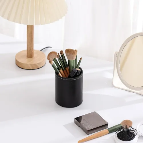 Vista 3 de Soporte para bolígrafo para escritorio, soportes de lápiz de cuero PU para cosméticos suministros de oficina, organizador de escritorio negro PH107