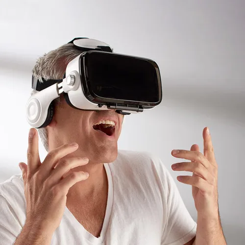 Vista 3 de Casco de realidad virtual Bluetooth Sharper Image con auriculares de Sharper Image
