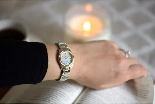 Vista 7 de CITIZEN EW1824-57D - Diamantes Eco-Drive para mujer (1.024 in), acero inoxidable