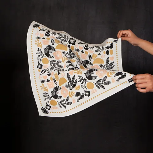 Vista 7 de Danica Studio Bandana de algodón reciclado de 21 x 21 pulgadas