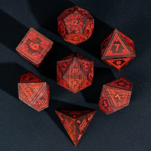 Vista 10 de Juego de dados D&D de sándalo rojo, dados poliédricos de madera natural con caja de lata de metal para juegos de rol y juegos de mesa