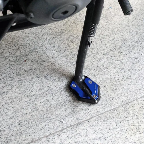 Vista 3 de Placa de soporte de extensión lateral de motocicleta compatible con Yamaha MT-09 / SP 2015-2021 2022 2023 2024 2025 Soporte de almohadilla de pie