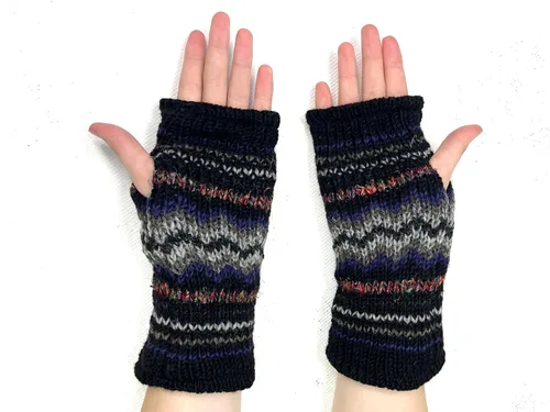 Vista 3 de Ella Sussman Guantes tejidos a mano sin dedos de invierno con rayas para usar pantalla táctil, forro interior de lana de lana suave y cálida Gris