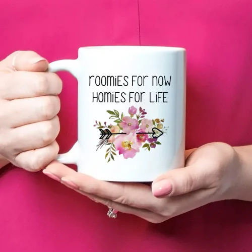 Vista 4 de Fonhark - Bonita taza de Roommate, Roomies for Now Homies for Life, taza de café novedosa de 11 onzas, color blanco
