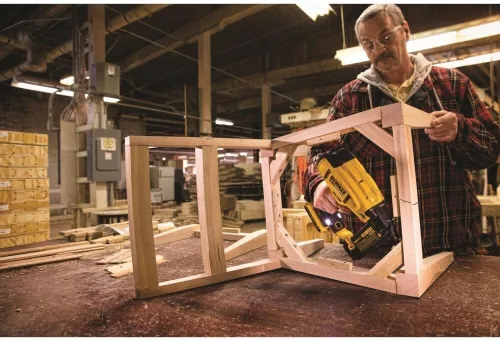 Vista 4 de Pistola de clavos neumática DeWalt DCN680B 20V MAX XR calibre 18 (solo herramienta)