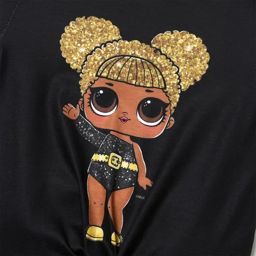 Vista 4 de L.O.L. Surprise! Conjunto de ropa para niñas con estampado de muñeca de manga corta con nudo de corbata, camiseta y pantalones cortos, ropa