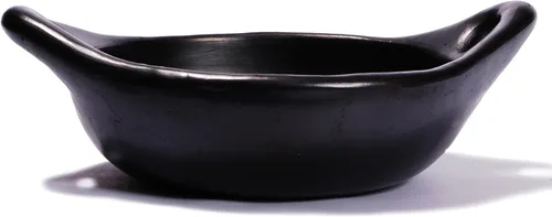 Vista 2 de Ancient Cookware, Plato redondo de arcilla Chamba con asas, pequeño, 16 onzas