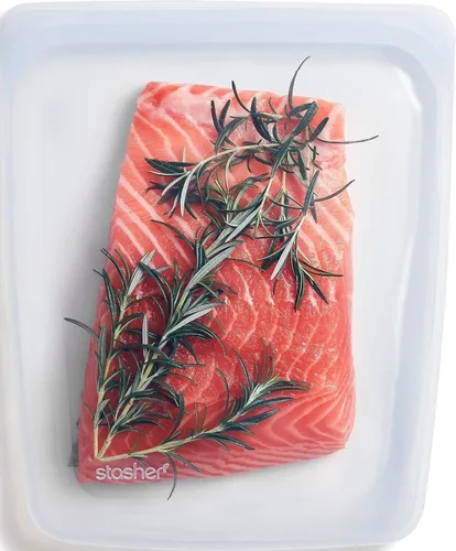 Vista 14 de Bolsa de almacenamiento de alimentos reutilizable de silicona premium Stasher de medio galón, color negro, apta para microondas, sous vide