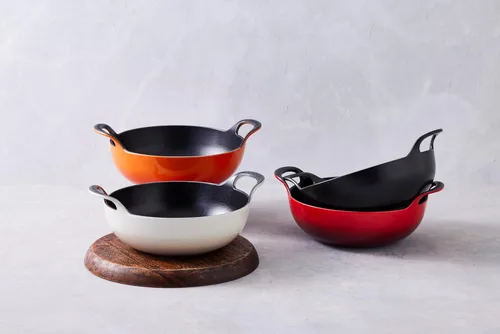 Vista 6 de Le Creuset Plato Balti de hierro fundido esmaltado, 3 cuartos de galón., Llama