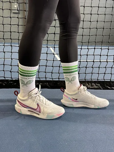 Vista 3 de Super Fly Goods Calcetines de rendimiento para hombres y mujeres, calcetines deportivos novedosos para deportes, golf, tenis, pickleball yoga, unisex