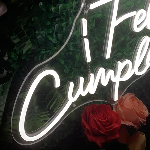 Vista 4 de Cartel de neón LED de Feliz Cumpleaños, más grande para decoración de pared con modulador de luz de cadena USB, reutilizable, letrero LED