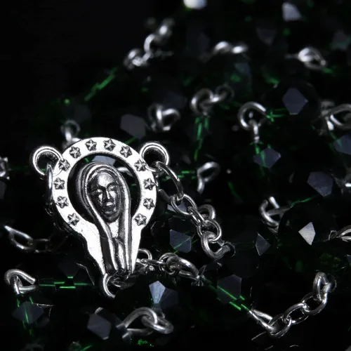 Vista 3 de Rosario de cristal verde esmeralda, cuentas de oración católicas, regalos religiosos para hombres y mujeres, 20 pulgadas de largo y crucifijo de 1 ½