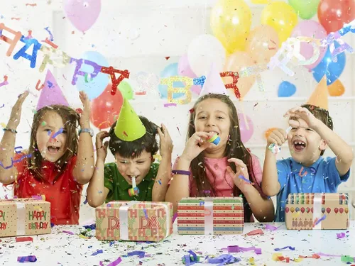 Vista 7 de Papel de regalo colorido de estraza para hombres, mujeres, niños, niñas, niños, 4 hojas en 4 diseños plegados planos de 20 x 28 pulgadas por hoja