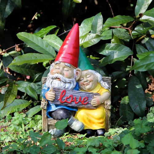 Vista 4 de Estatua de gnomo de jardín Smadeer para decoración al aire libre,figura de gnomos enamorados para decoración de patio, césped, jardín al aire