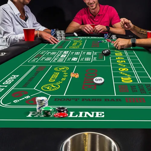 Vista 7 de GSE Games & Sports Expert Juego de mesa de dados de casino. Incluye un fieltro de diseño de dados, 5 dados de casino y un botón de encendido/apagado