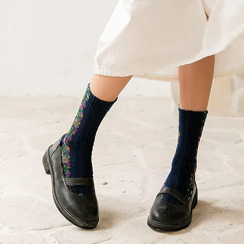 Vista 5 de Zhousensen Calcetines de punto trenzado con diseño floral para mujer