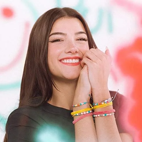 Vista 3 de Pura Vida Charli D'Amelio - Paquete de 5 pulseras ajustables, diseños surtidos, Poliéster, no conocido