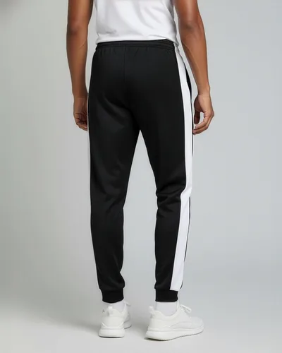 Vista 6 de Real Essentials Paquete de 3 pantalones deportivos de malla Tech para hombre con bolsillos (disponibles en tallas grandes y altas)