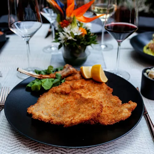 Vista 4 de Today Gourmet Foods of NC - Chuletas de ternera (5 libras) (17-20 chuletas de 4 onzas) (sin empanar)