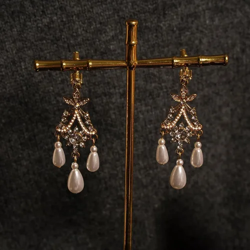 Vista 7 de Aretes colgantes negros vintage bohemios para mujer, aretes colgantes negros de moda, aretes barrocos bohemios, aretes de araña de lágrima y borla