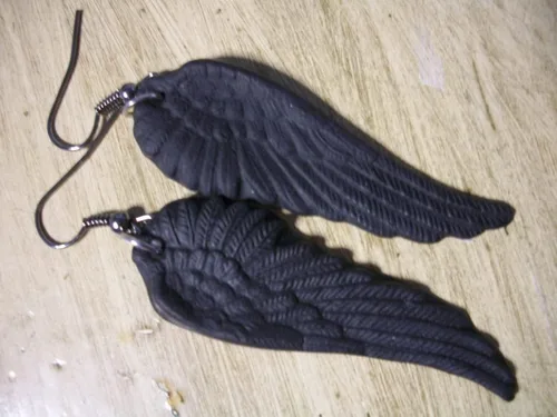 Vista 3 de Pendientes de gota vintage - Joyería negra mate, aretes de alas de ángel, aretes de regalo de Halloween para mujer, estilo hip hop - Mimir Eco