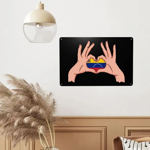 Vista 5 de Letreros de metal vintage con texto en inglés "Holding Love In Your Hands" de la bandera del estado de Venezuela, pintura de hierro para el hogar
