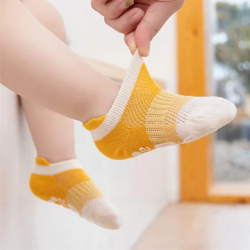 Vista 2 de Calcetines de agarre para bebé, antideslizantes, de malla fina, con ojales, unisex, para niña, niño, no visibles, calcetines de tobillo