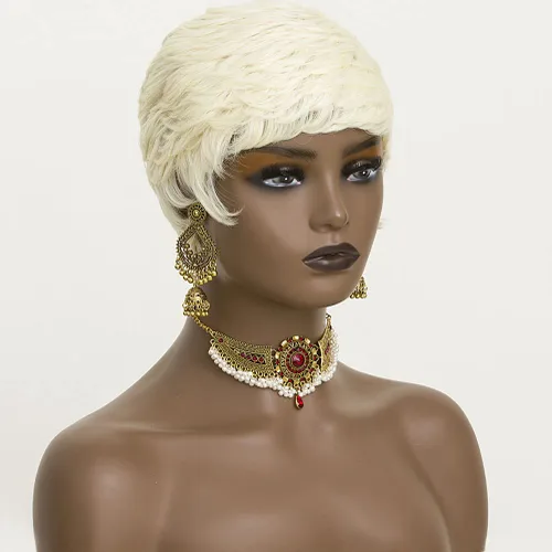Vista 2 de Pelucas rubias 613 de corte Pixie para mujeres negras, cabello sintético rubio rizado en capas con flequillo, pelucas de corte corto para mujeres