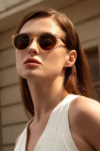 Vista 3 de CARFIA Gafas de sol polarizadas de acetato redondo para mujer, protección UV de cara pequeña con funda de cuero CA5288