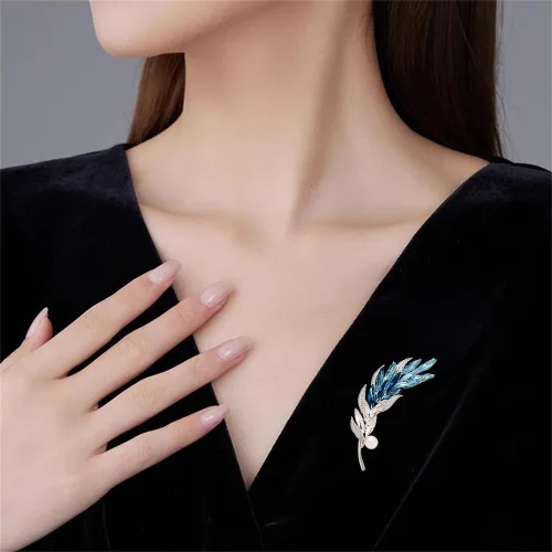 Vista 5 de Broche de perlas de plumas de diamantes de imitación para mujeres y hombres, delicado y colorido de circonita cúbica de cristal de circonita cúbica