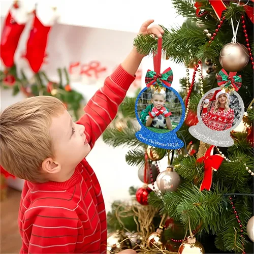 Vista 5 de Adornos de Navidad personalizados 2023 con imagen personalizada con purpurina, adornos acrílicos para decoración de árbol para parejas, familia