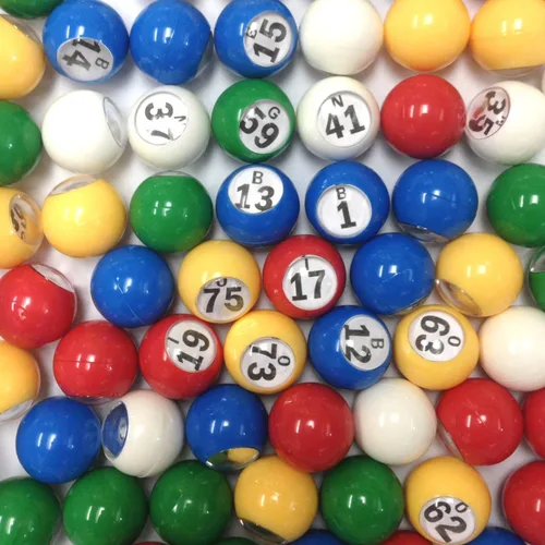 Vista 5 de Tapp Collections™ Juego de bolas de bingo de plástico multicolor