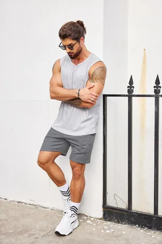 Vista 3 de COOFANDY Pantalones cortos deportivos para hombre, paquete de 2 pantalones cortos de entrenamiento deportivo de 7 pulgadas con bolsillos