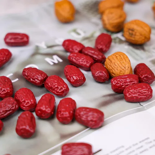 Vista 6 de Gresorth 50 piezas de azufaifa falsa decoración artificial realista rojo fecha modelo realista plástico fruta seca adorno Navidad DIY fiesta