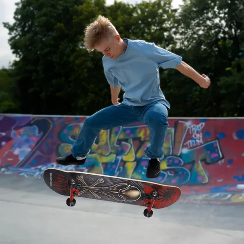 Vista 7 de Tony Hawk - 31-Inch Signature Series 4 Skateboard, 9-Ply Maple Deck Crossbones