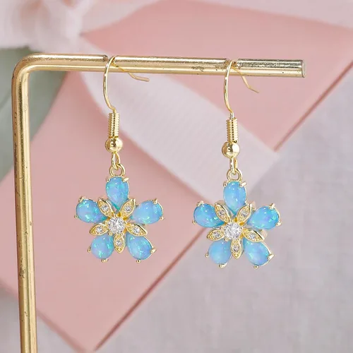 Vista 4 de CiNily Aretes colgantes en forma de flor para mujeres y niñas, aretes colgantes de ópalo de 14 quilates, chapados en blanco y oro, delicados aretes